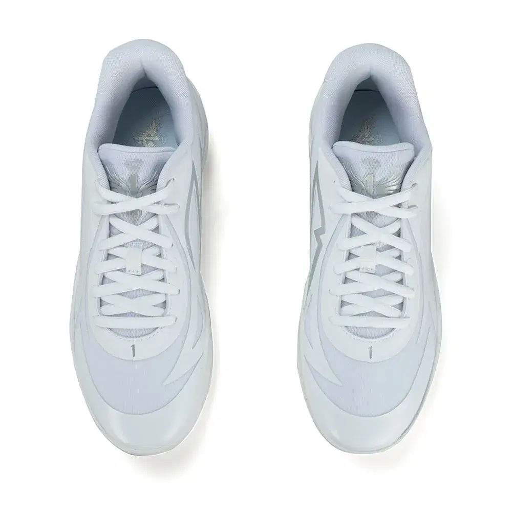 MB.02 Lo 'Triple White' 4