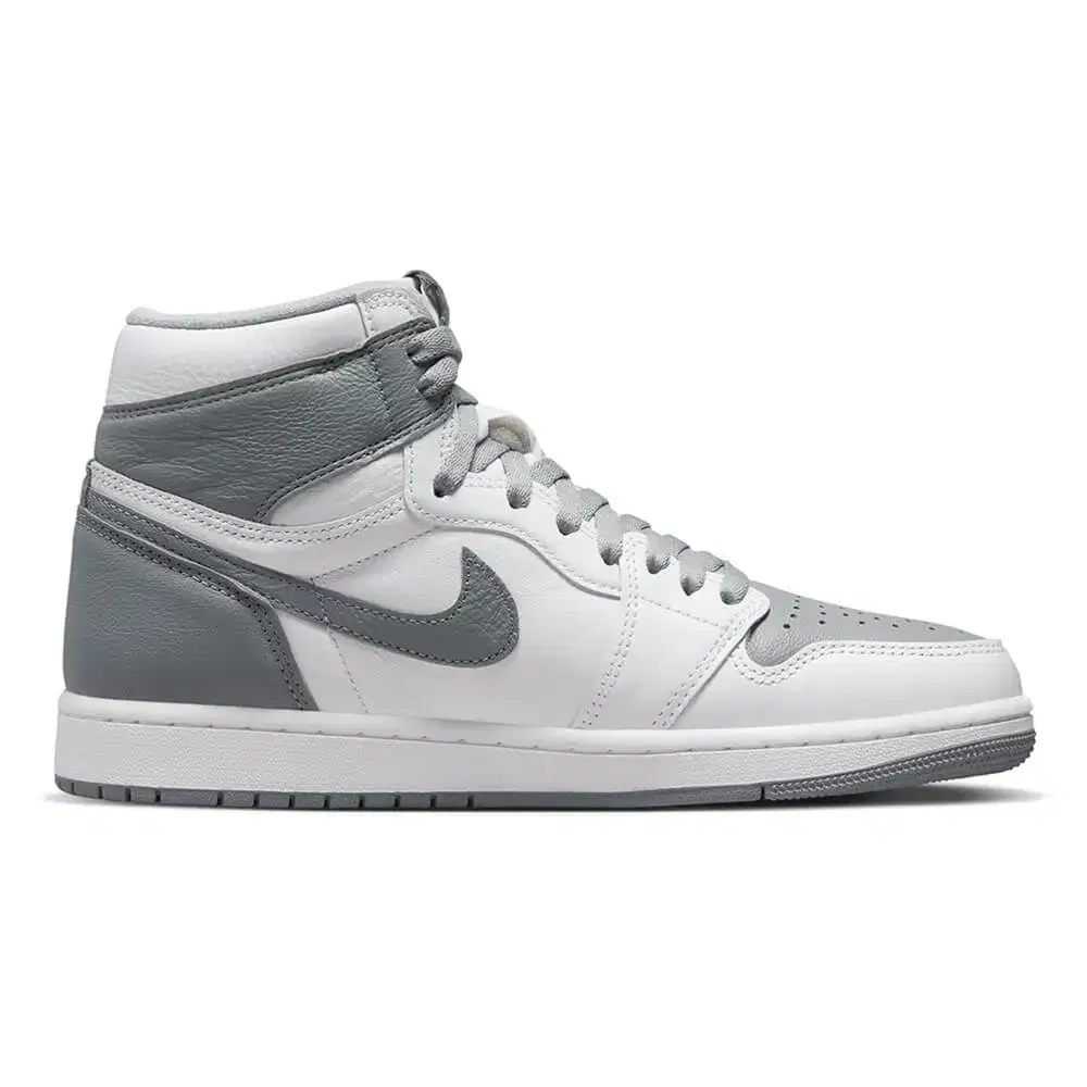Air Jordan 1 Retro High OG 'Stealth' 3