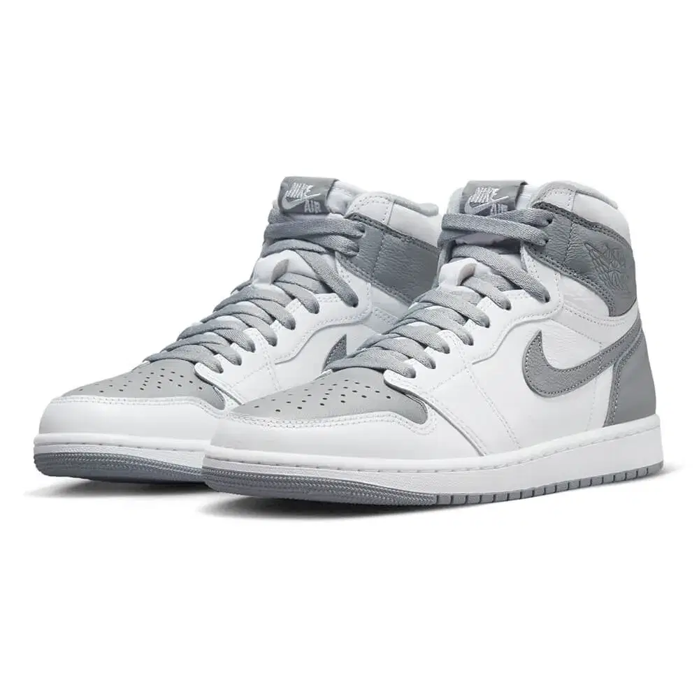 Air Jordan 1 Retro High OG 'Stealth' 5