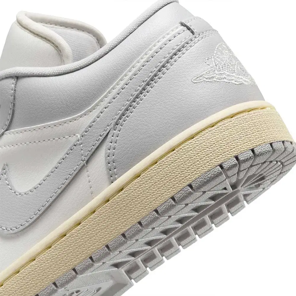 Wmns Air Jordan 1 Low 'Neutral Grey Coconut Milk' 8
