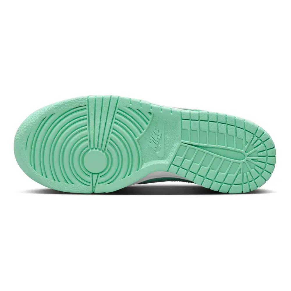 Dunk Low GS 'Emerald Rise' 2