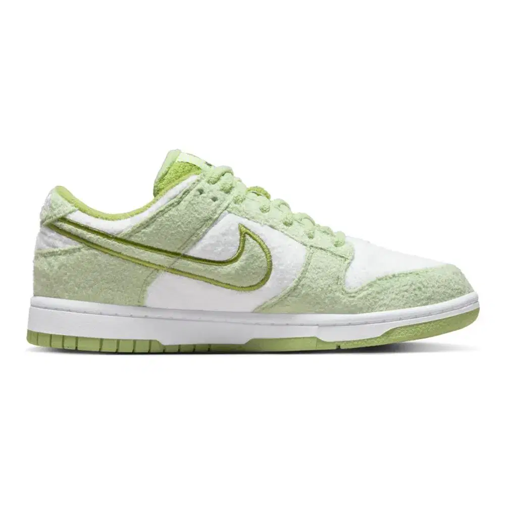 Wmns Dunk Low SE 'Fleece - Honeydew' 3