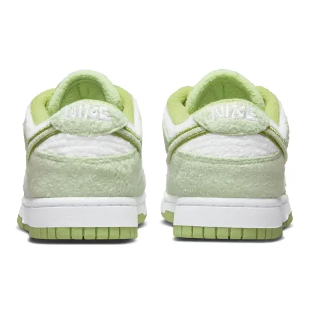 Wmns Dunk Low SE 'Fleece - Honeydew' 6