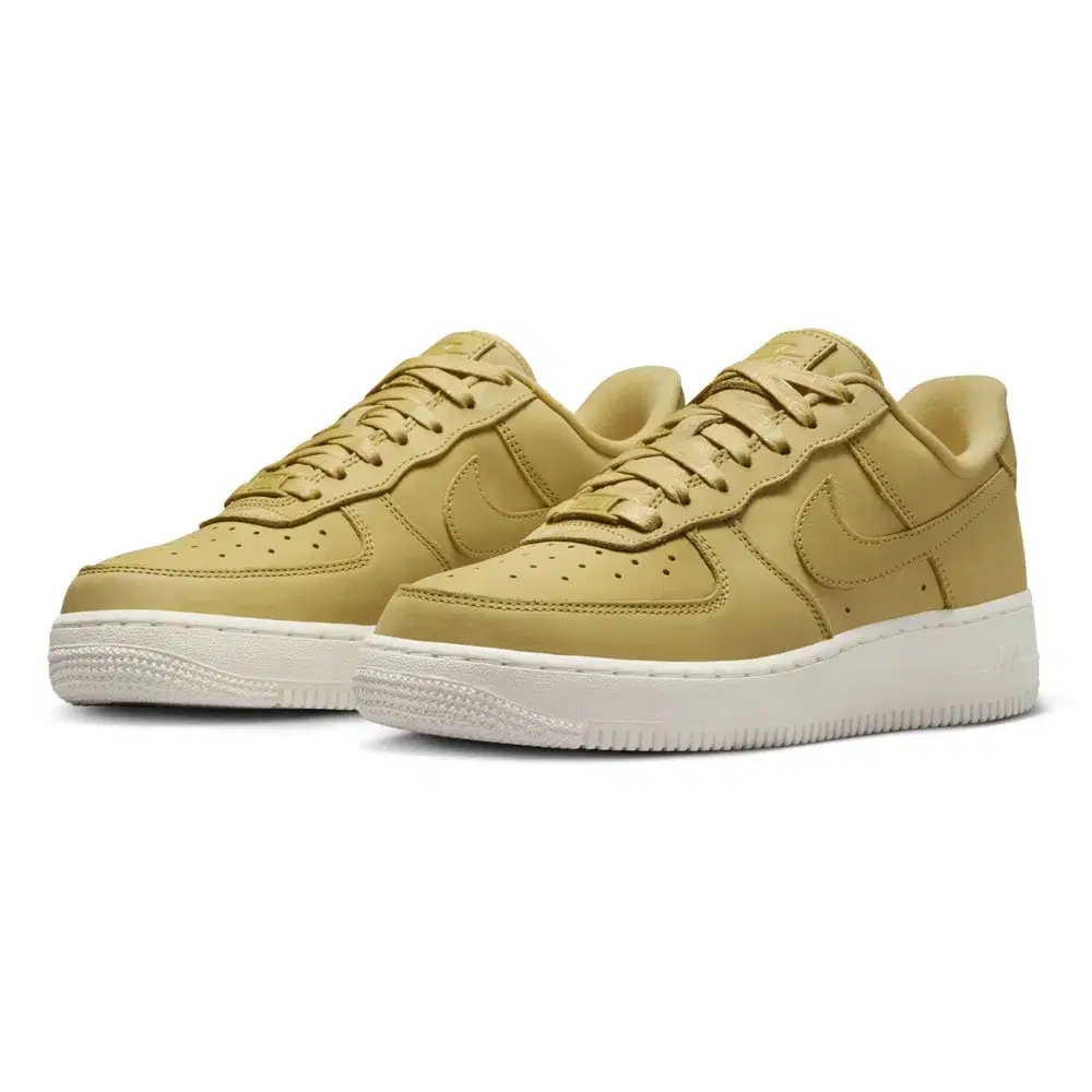Wmns Air Force 1 Premium 'Saturn Gold' 2