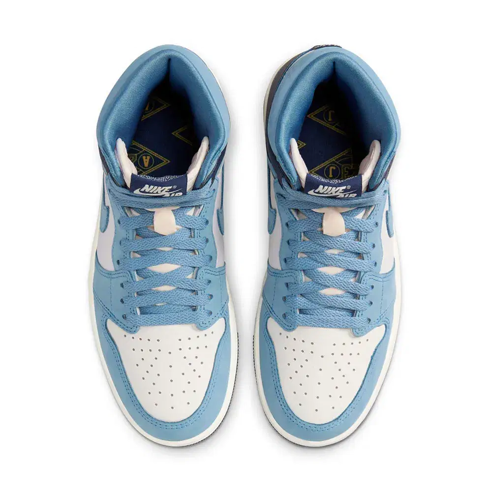 Wmns Air Jordan 1 Retro High OG 'First in Flight' 4