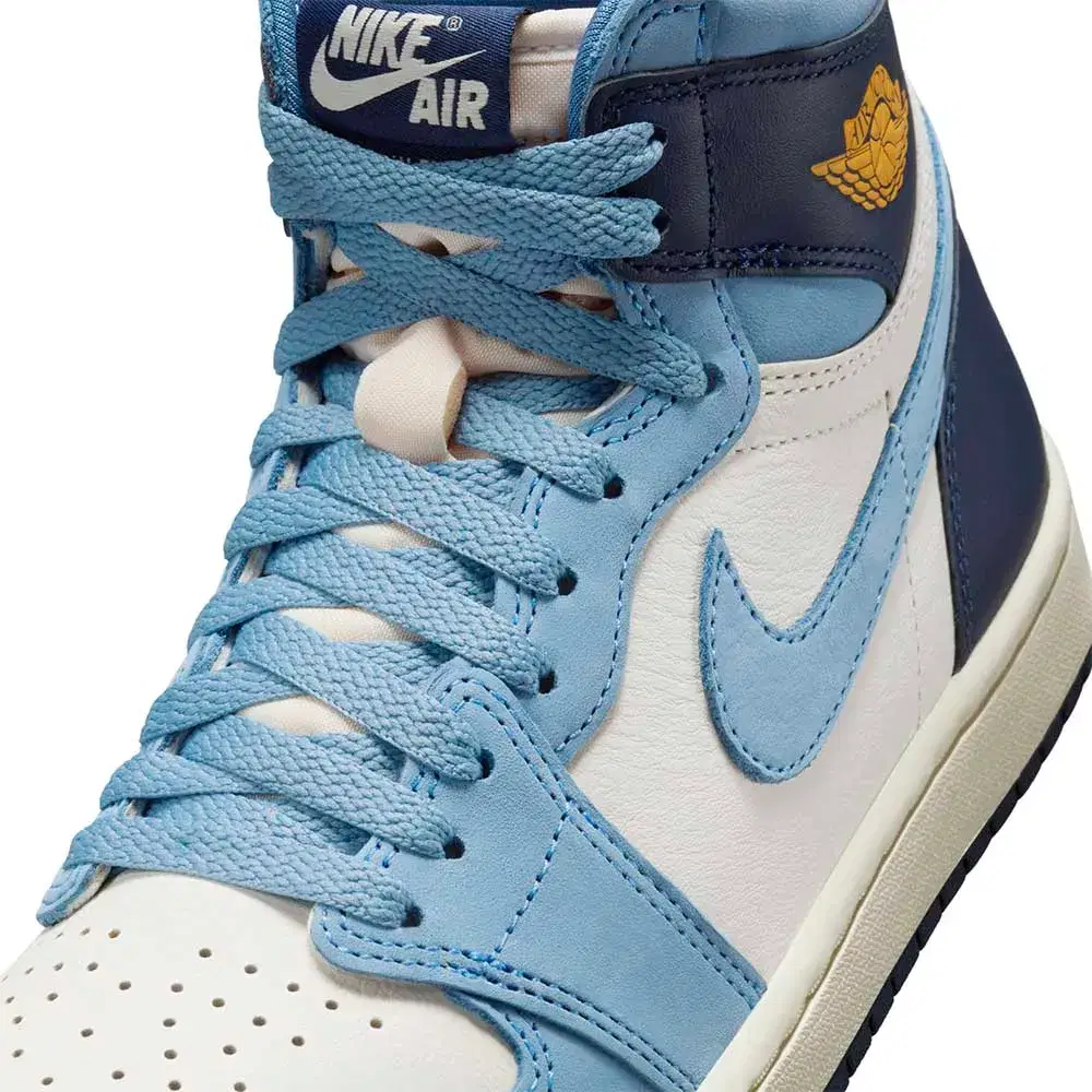 Wmns Air Jordan 1 Retro High OG 'First in Flight' 7