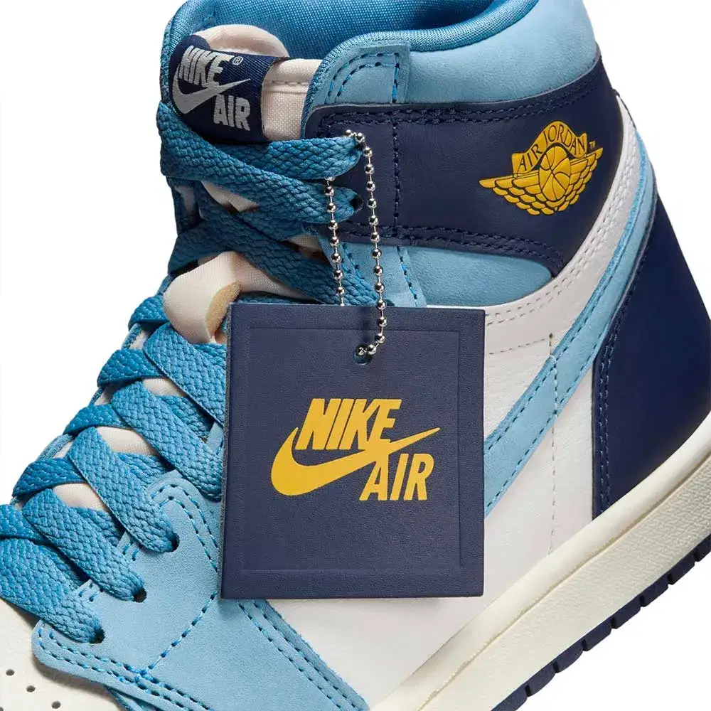 Wmns Air Jordan 1 Retro High OG 'First in Flight' 9