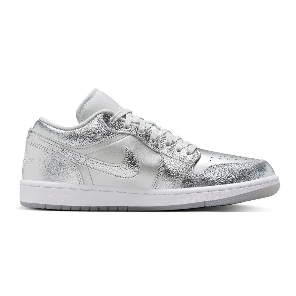 Wmns Air Jordan 1 Low SE 'Metallic Silver' 3