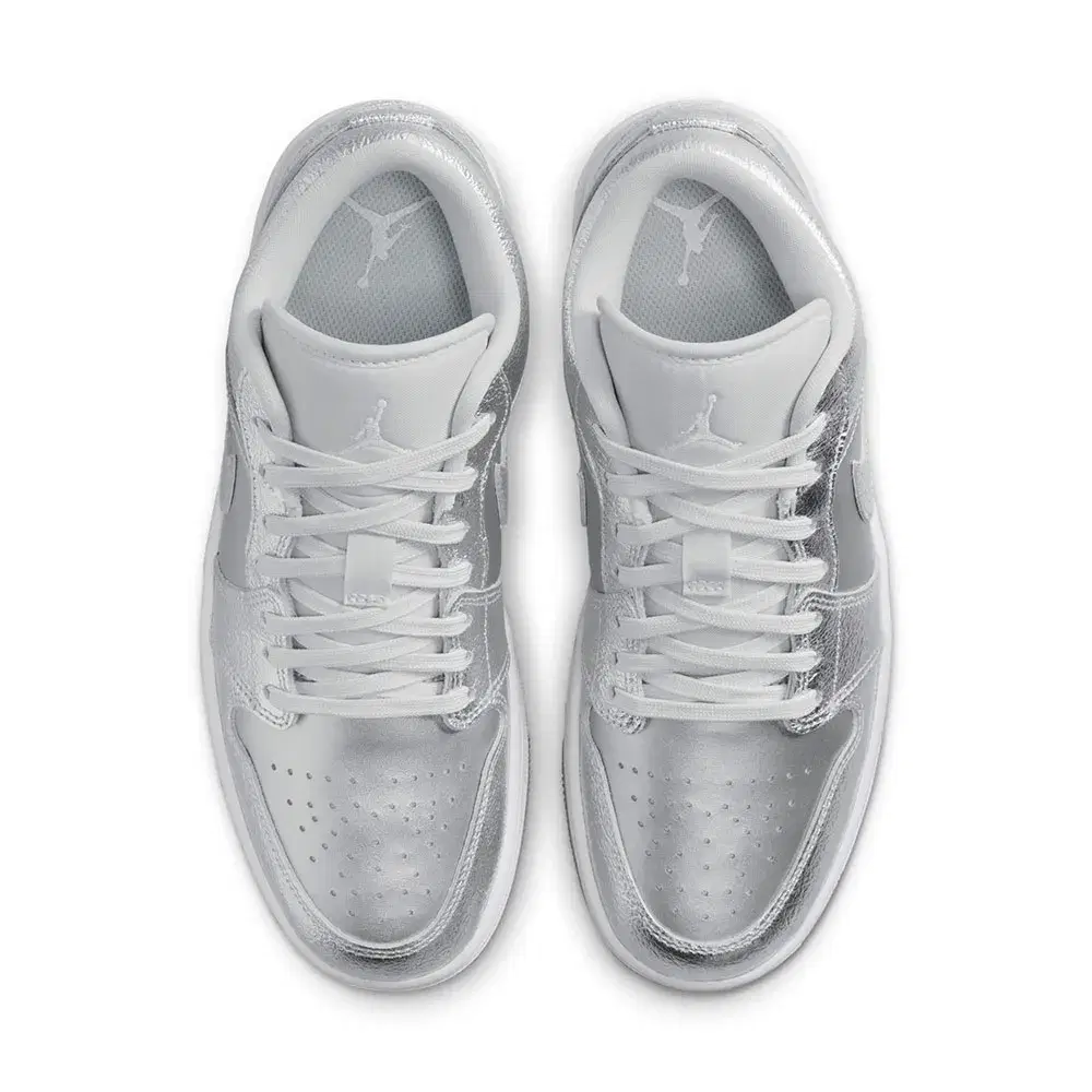 Wmns Air Jordan 1 Low SE 'Metallic Silver' 4