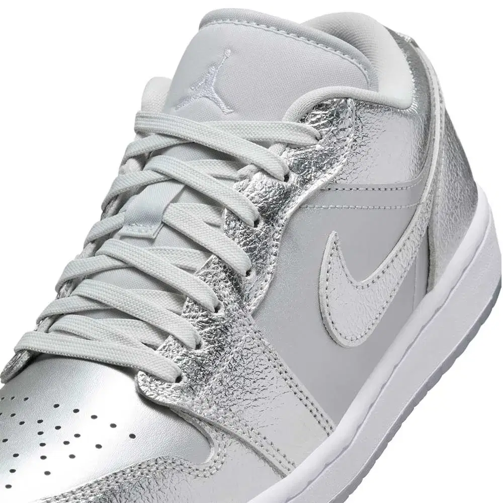 Wmns Air Jordan 1 Low SE 'Metallic Silver' 7
