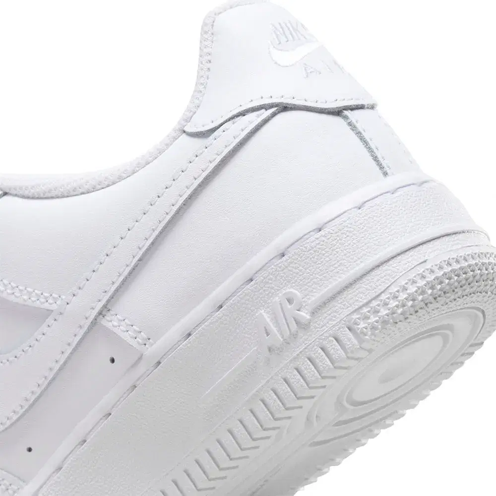 Air Force 1 LE GS 'Triple White' 8