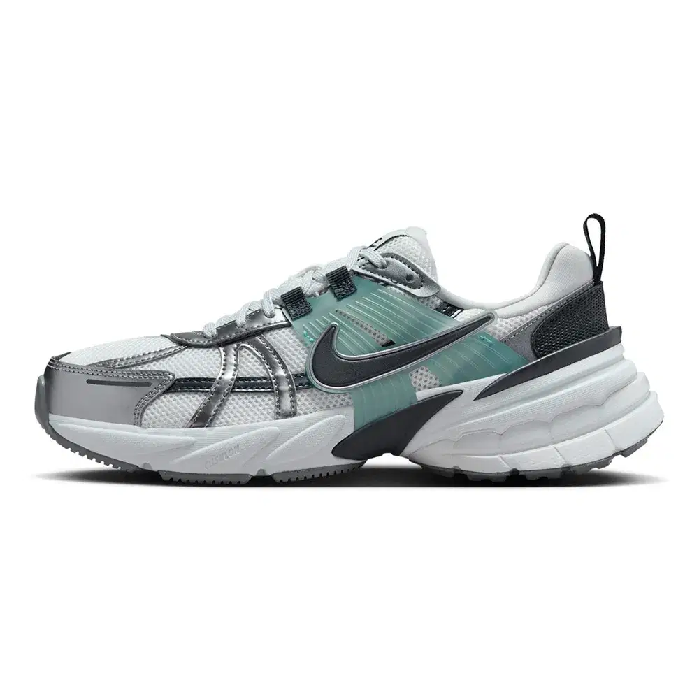 Wmns V2K Run 'Summit White Metallic Cool Grey' 1