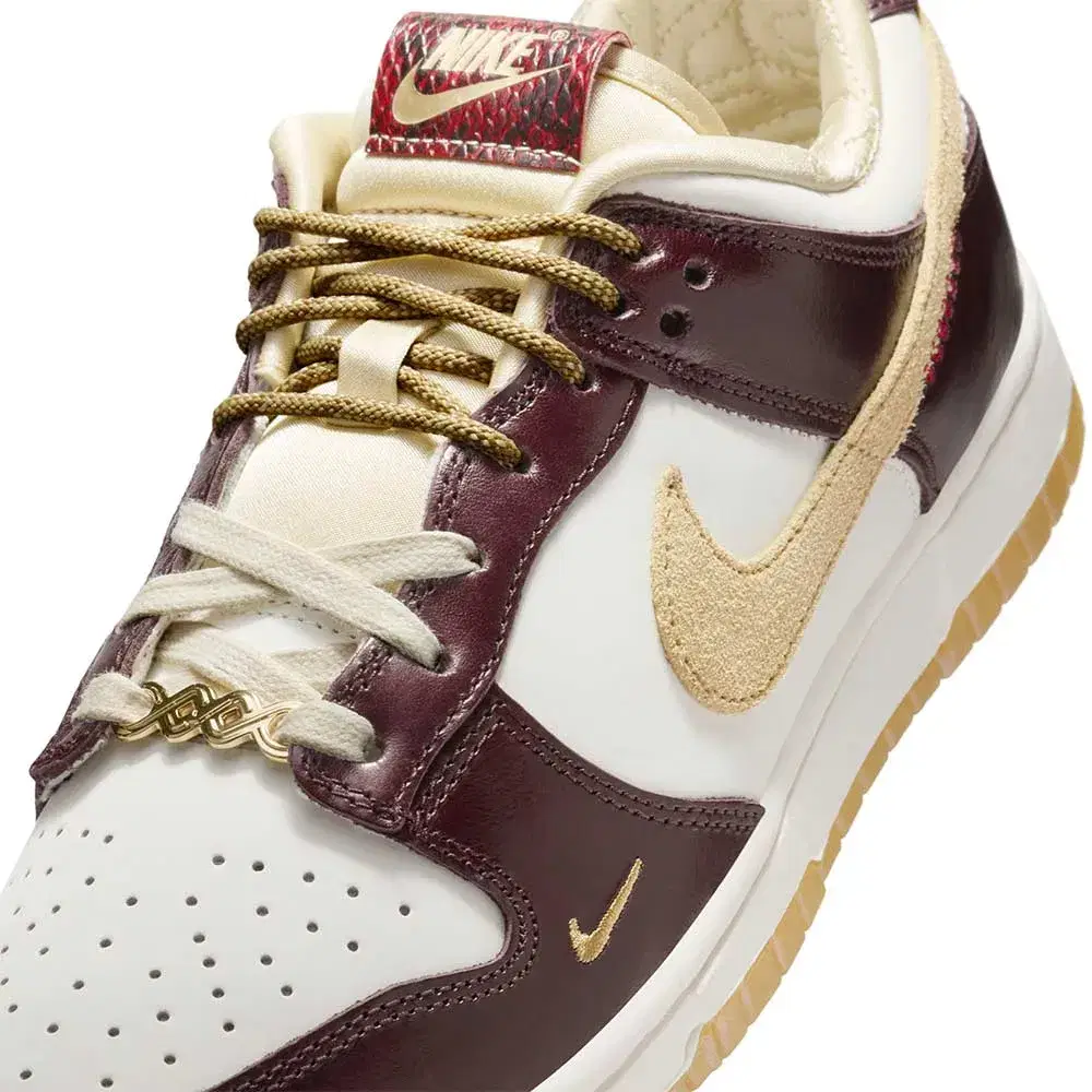 Wmns Dunk Low 'Year of the Snake' 7
