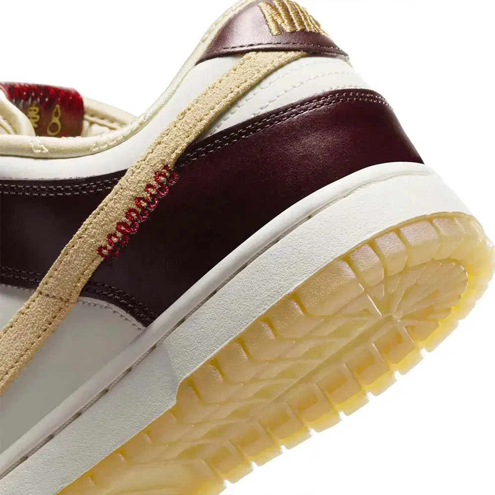 Wmns Dunk Low 'Year of the Snake' 8