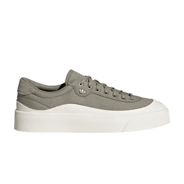 Nucombe 'Silver Pebble'