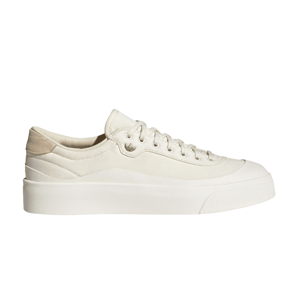 Nucombe 'Cream White'