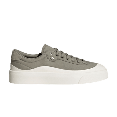 Nucombe 'Silver Pebble'