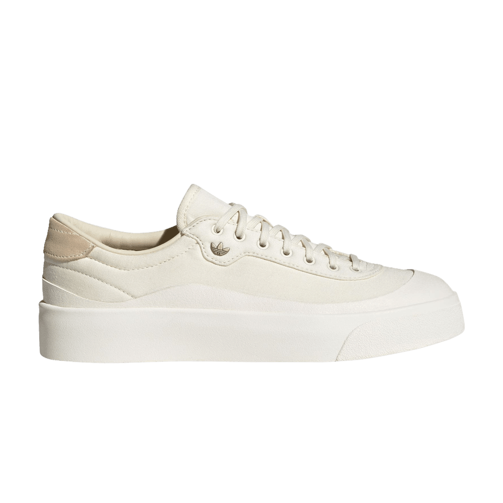 Nucombe 'Cream White'