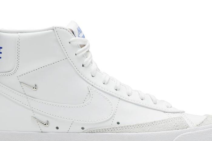 Wmns Blazer Mid '77 SE 'Sisterhood - White Metallic Silver'
